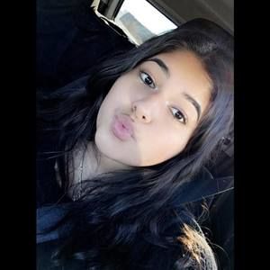 Meet your Posher, Estefania